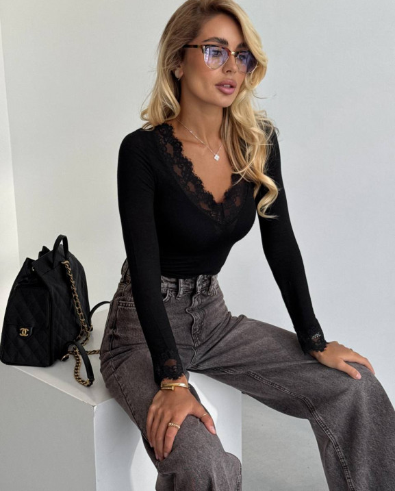 124 Лонгслів з мереживом